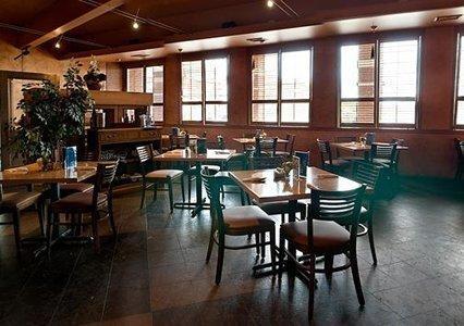Отель Quality Inn Sarnia