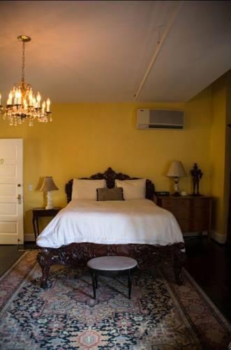 Отель StoneFort Inn