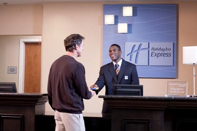 Отель Holiday Inn Express Hotel & Suites Hazelwood