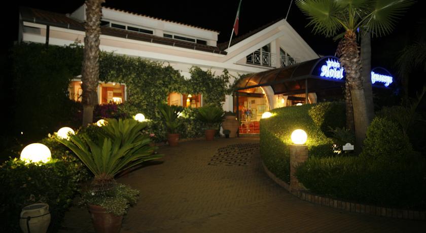 Отель Hotel Leucosya 