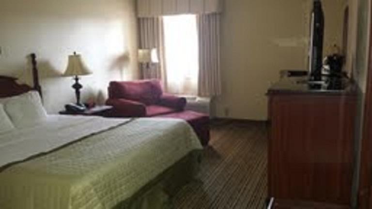 Отель Baymont Inn & Suites Elkhart