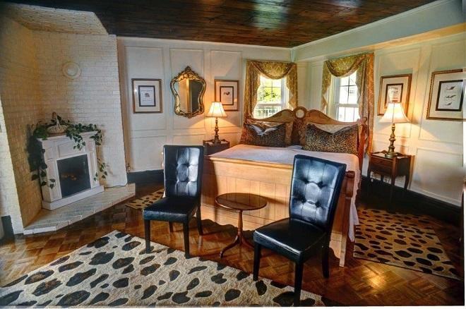 Отель Historic Jacob Hill Inn