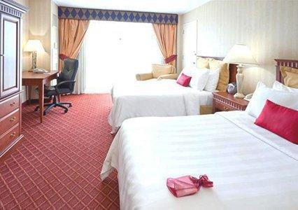 Отель Empire Meadowlands Hotel by Clarion