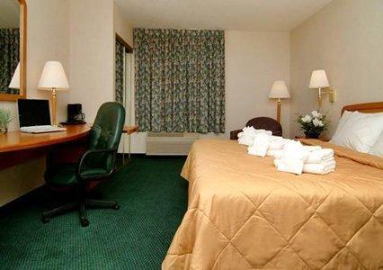 Отель Sleep Inn & Suites Speedway