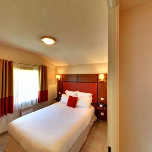 Апартаменты Hôtel Résidence Les Pins Galants