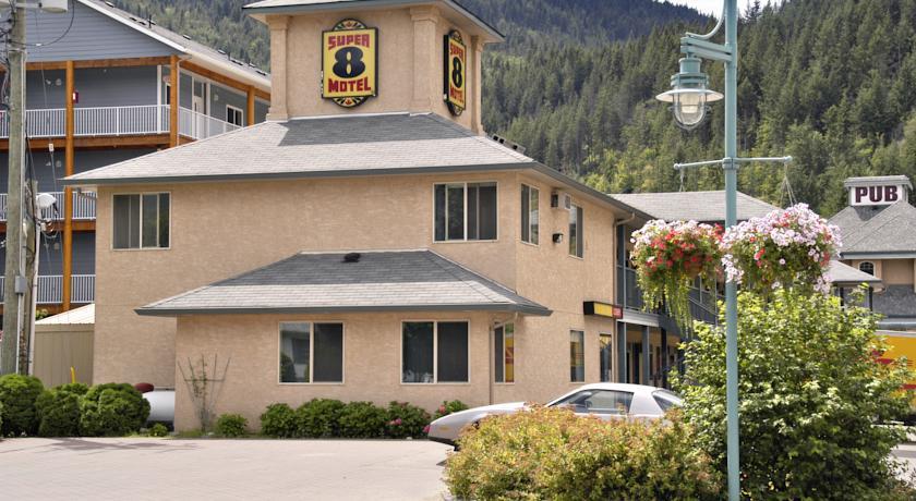 Отель Sicamous Super 8 Motel
