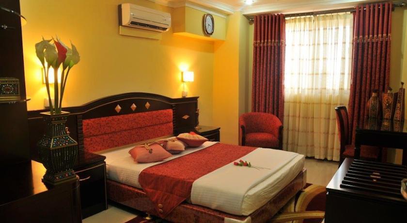 Отель Urban Rose Hotel & Apartments