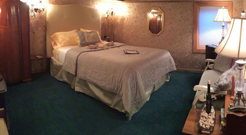Мини-отель Whispering Pines Bed and Breakfast