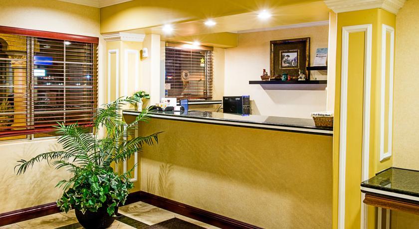 Отель Regency Inn & Suites Blythe