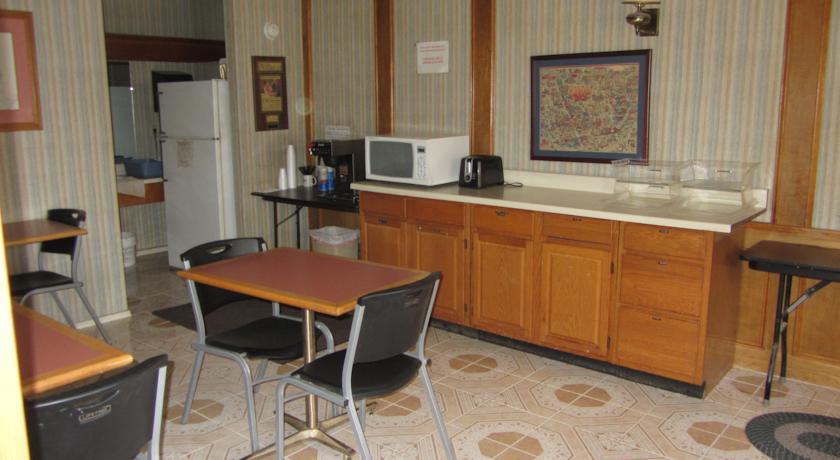 Отель Parkway Inn
