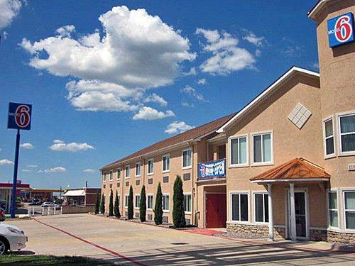 Отель Motel 6 Hutchins