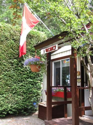 Отель Green Acres Lakeside Resort Salt Spring Island