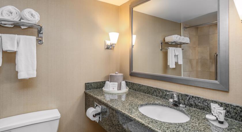 Отель Comfort Inn & Suites Meriden