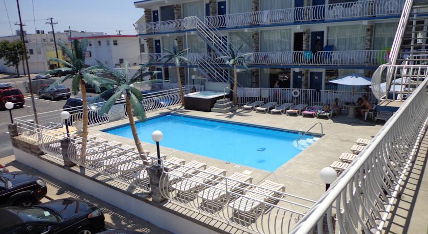 Отель Quarterdeck Motel