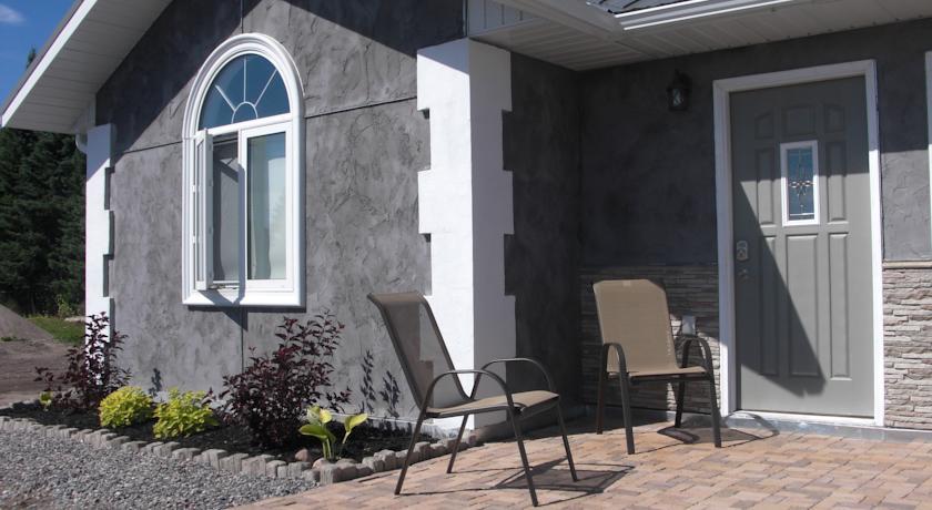 Апартаменты Seasons Extended Stay Suites