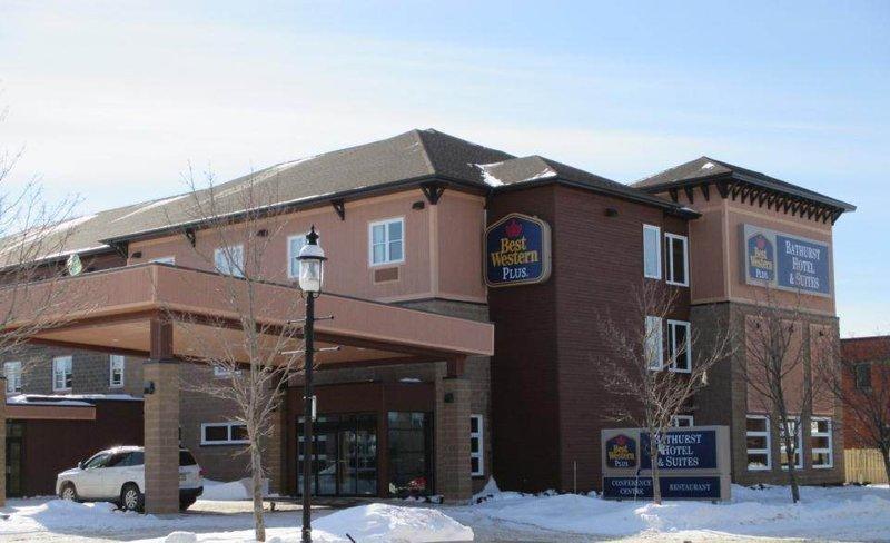 Отель Best Western Plus, Bathurst Hotel & Suites