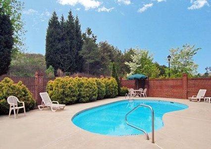 Отель Days Inn & Suites - Hickory