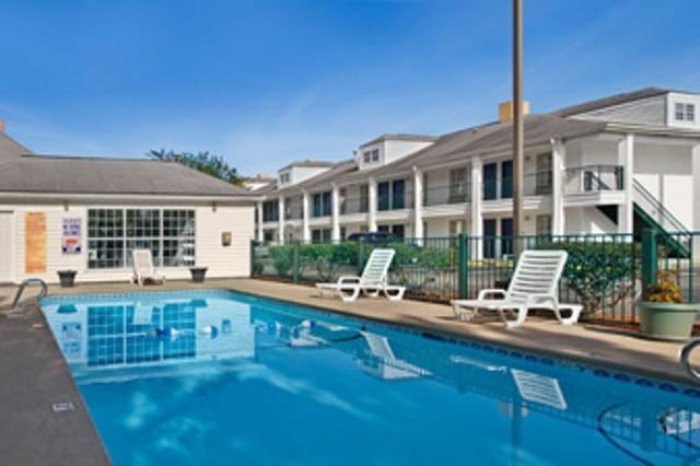 Отель Baymont Inn & Suites