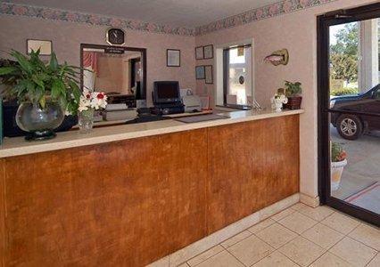 Отель Econo Lodge Thomson