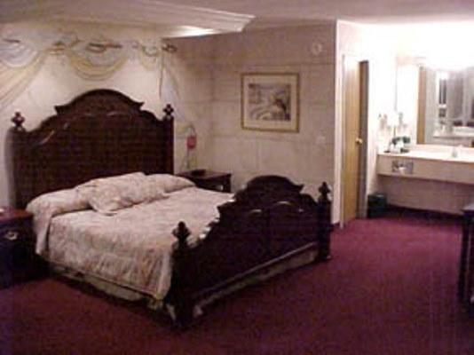 Отель Osage Village Inn