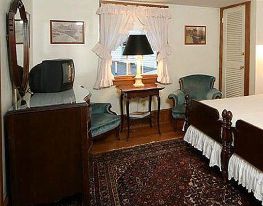 Мини-отель Tuck Inn B&B