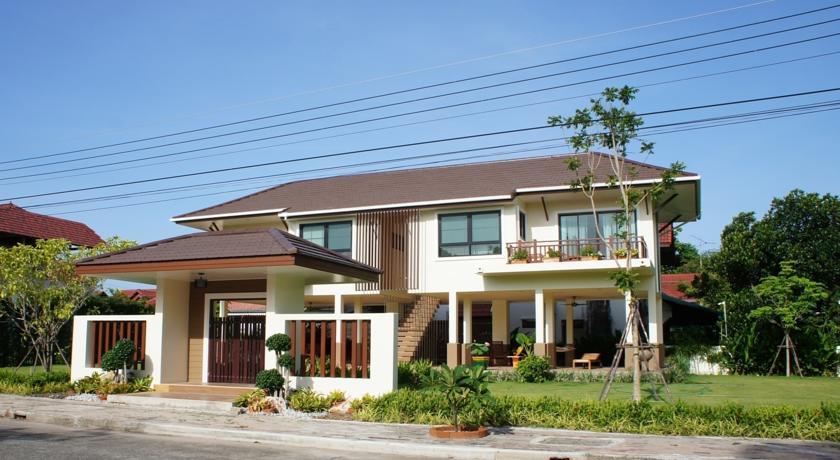 Отель Rimtalay Angsila Guesthouse