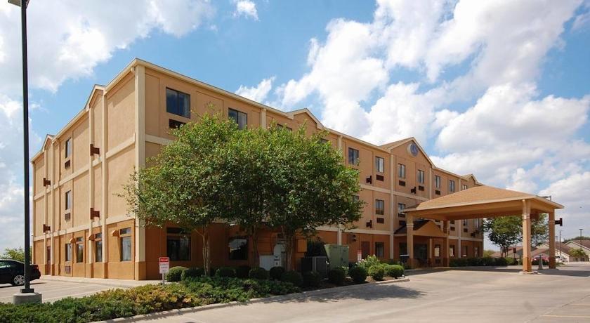 Отель Comfort Suites Brenham