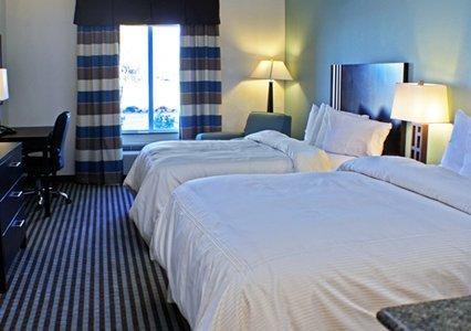 Отель Comfort Inn & Suites