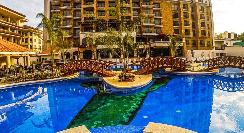 Отель Croc's Casino Resort