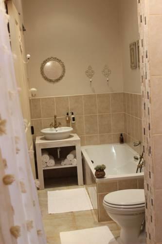 Гостевой дом The Falls Guest House