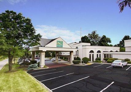 Отель Quality Inn Wickliffe
