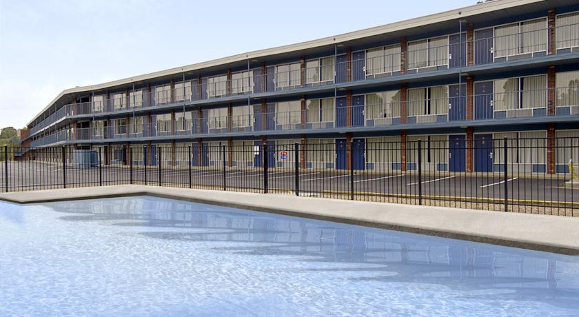 Отель Days Inn North Lee Highway