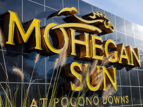 Отель Mohegan Sun at Pocono Downs