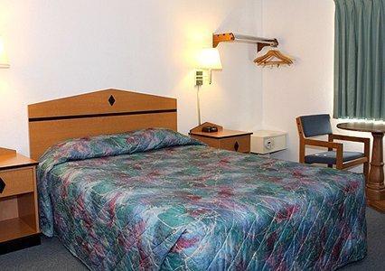 Отель Econo Lodge Newton