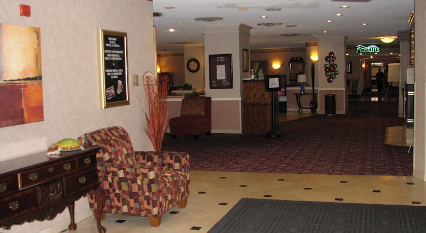 Отель Plaza Hotel & Suites