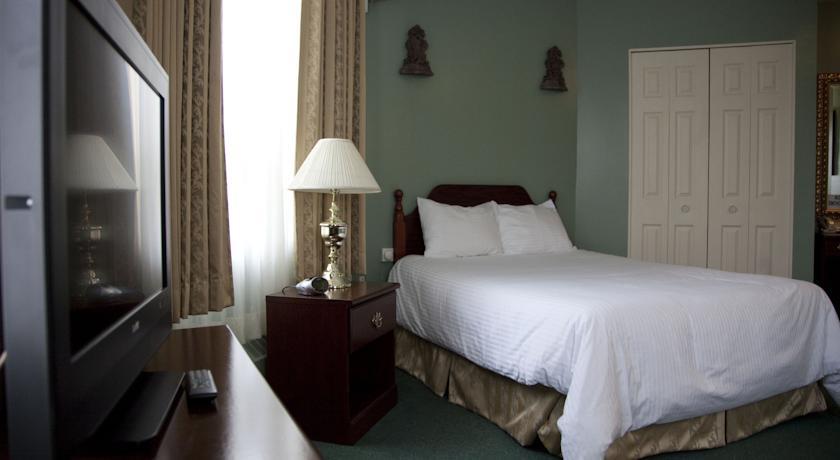 Отель Hotel Senator