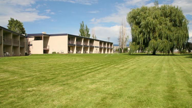 Отель Red Arrow Inn & Suites
