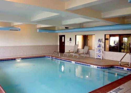 Отель Comfort Suites Wixom / Novi