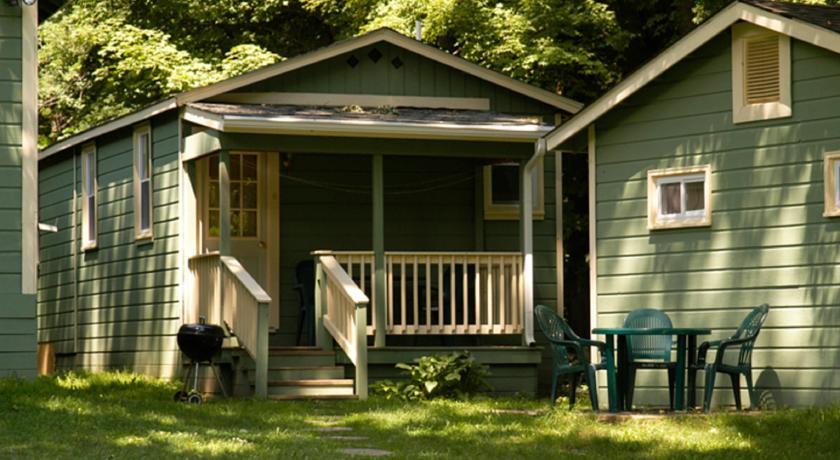 Отель Valley Brook Inn & Cottages