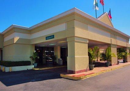 Отель Quality Inn & Suites Waycross