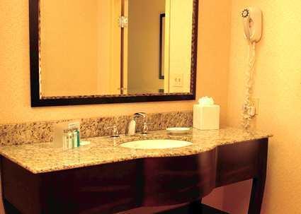 Отель Hampton Inn Pearsall