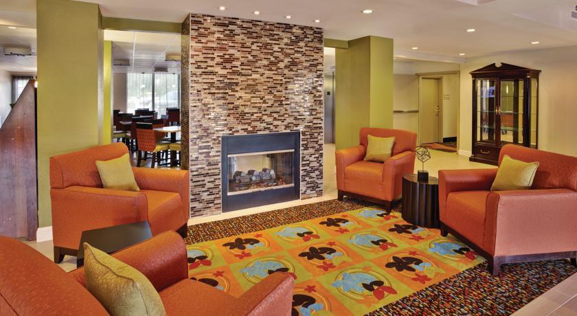 Отель La Quinta Inn & Suites Elkview