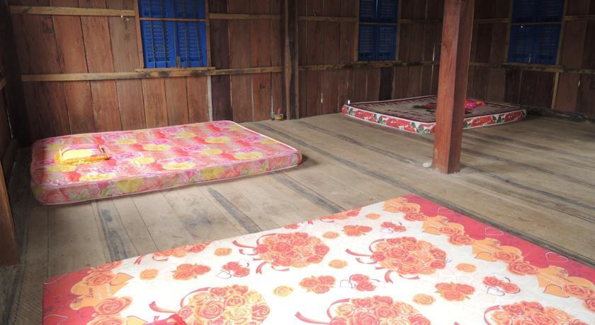Отель Hong Run Homestay