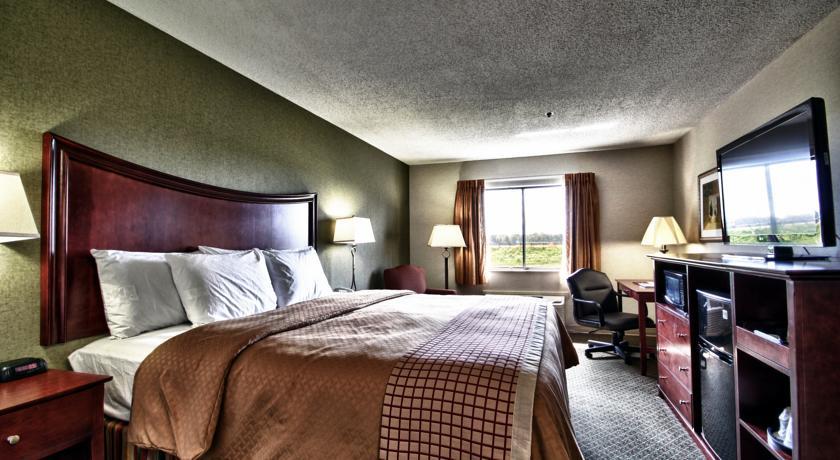 Отель Christopher Inn and Suites