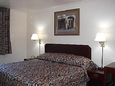 Отель Budget Inn & Suites