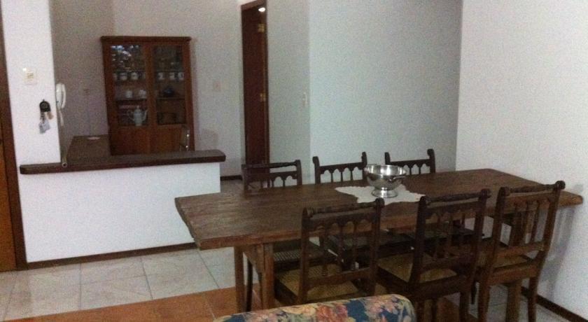 Quartos em Apartamento Central