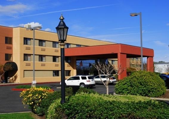 Отель Oxford Suites Redding