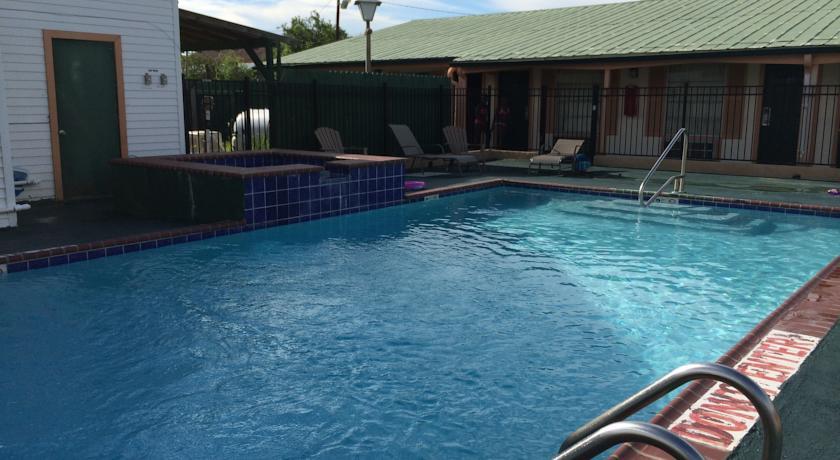 Отель Budget Inn & Suites