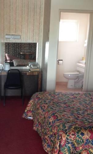 Отель Town House Motel