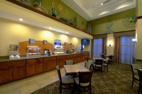 Отель Holiday Inn Express Hotel & Suites Tempe